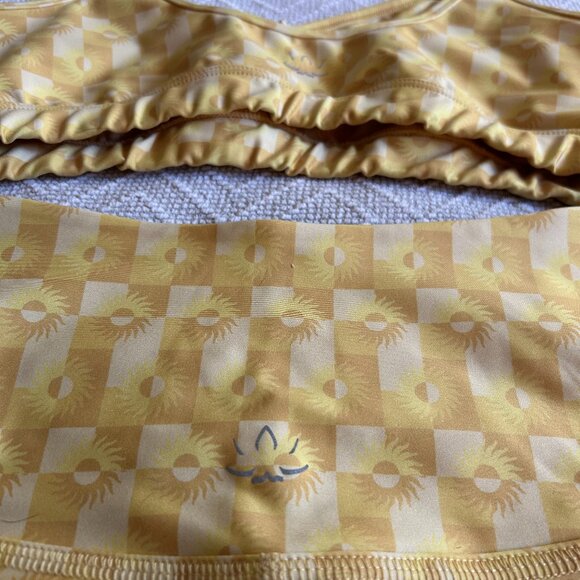Yellow Beyond Yoga Set - Size L - Picture 4 of 5